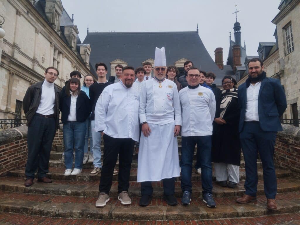 Le Chef Michel Grobon et Sébastien Lagrue,  sont venus rencontrer les élèves de bac pro et de BTS en hôtellerie restauration.