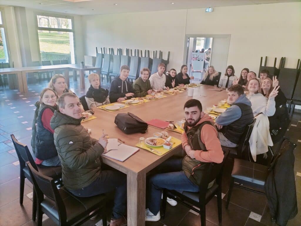 Election du bureau de l'association des élèves de l'institut Mesnières